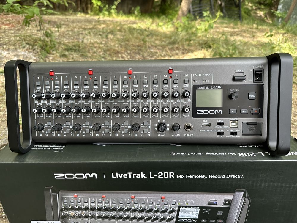 Zoom LiveTrak L-20 Rack
