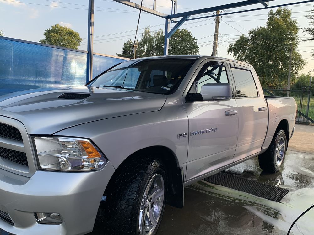 DODGE RAM 1500  5.7