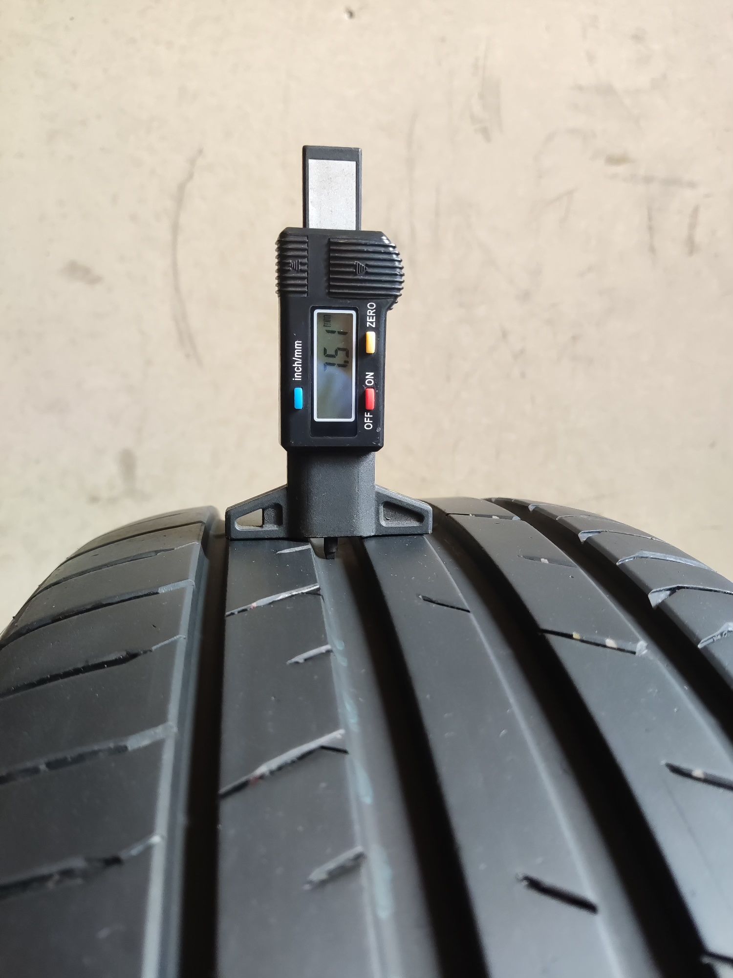 1бр лятна гума 225/50/17 Toyo Proxes Sport ,7mm грайфер