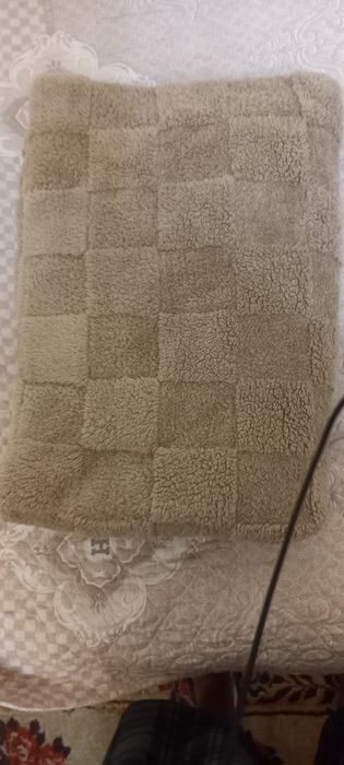 Продается лёгкое тёплое покрывало. Заказывало в ТЕМУ размер 150 на 200