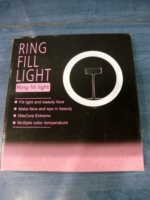 Lampa cu inel de iluminare