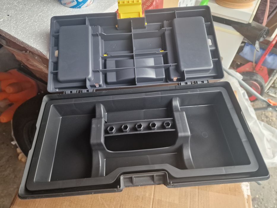 Cutie scule mecanica, spatii depozitare , raft interior.

Dimensiune: