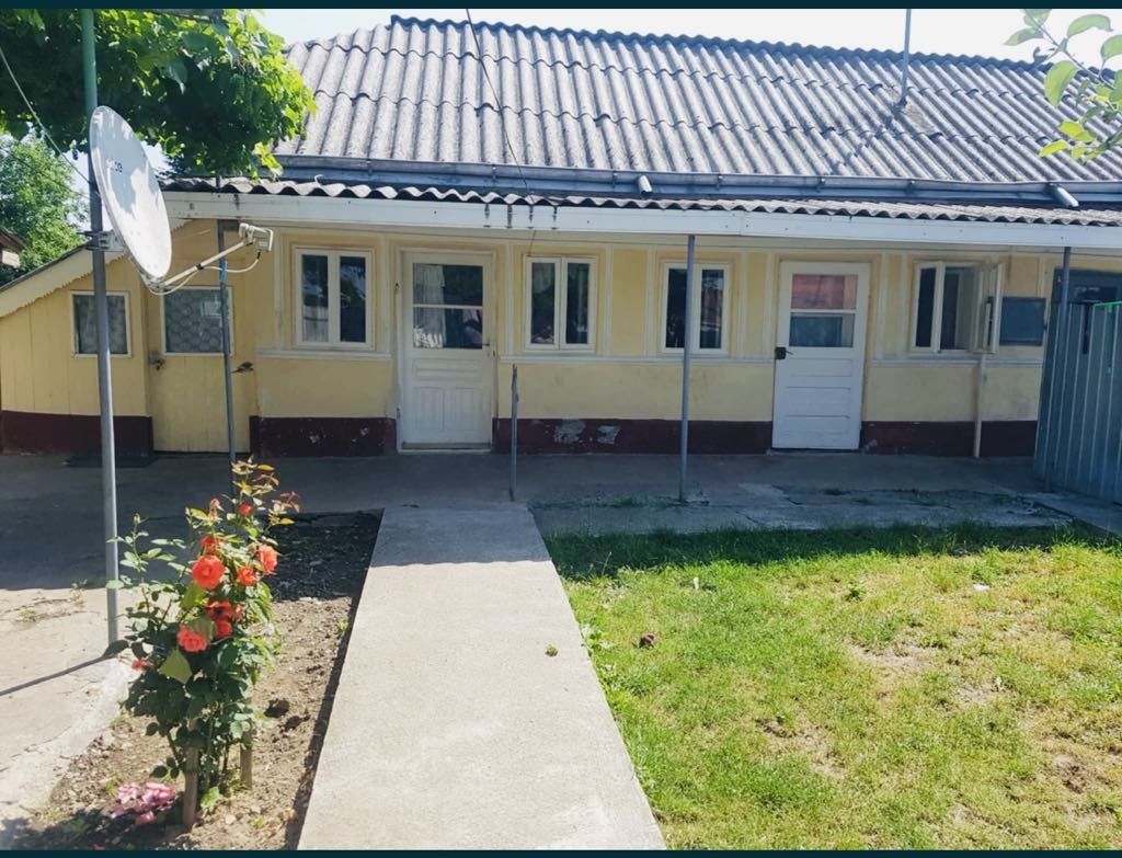 Vand casa batraneasca locuibila 5200 mp