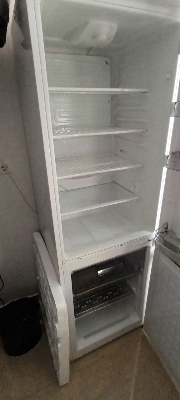 Frigider arctic utilizat