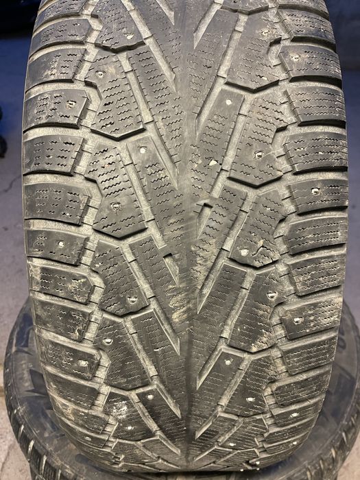 Продам шипованую резину 285/50/20