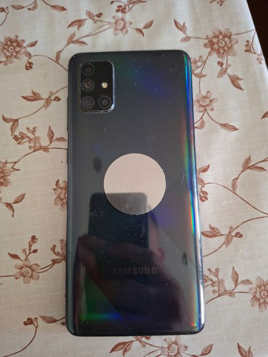 Samsung galaxy a71 128gb със калъф.протектор и зарядно с адаптер