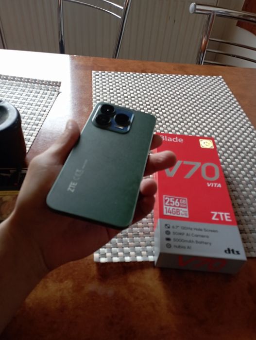 Vând telefon Zete v 70 ,nou
