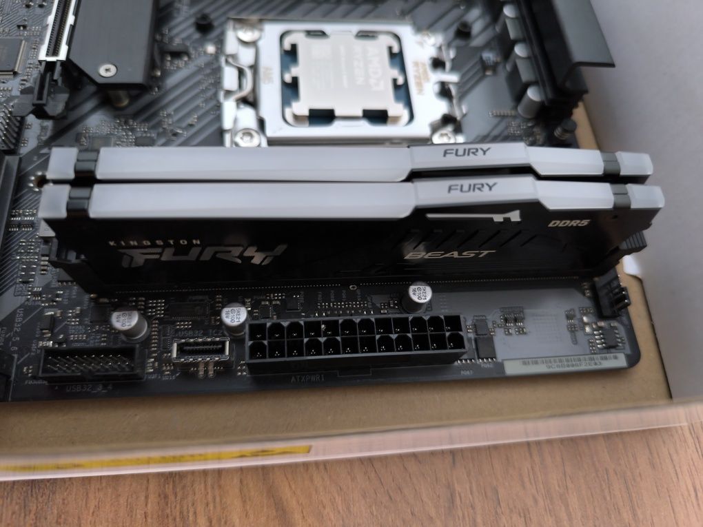 Материнская плата АМ5 DDR5 ASROCK