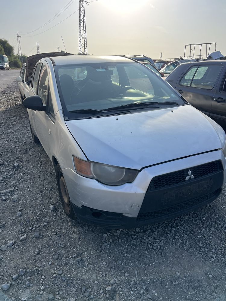 Mitsubishi Colt 1,1 на части всичко в наличност