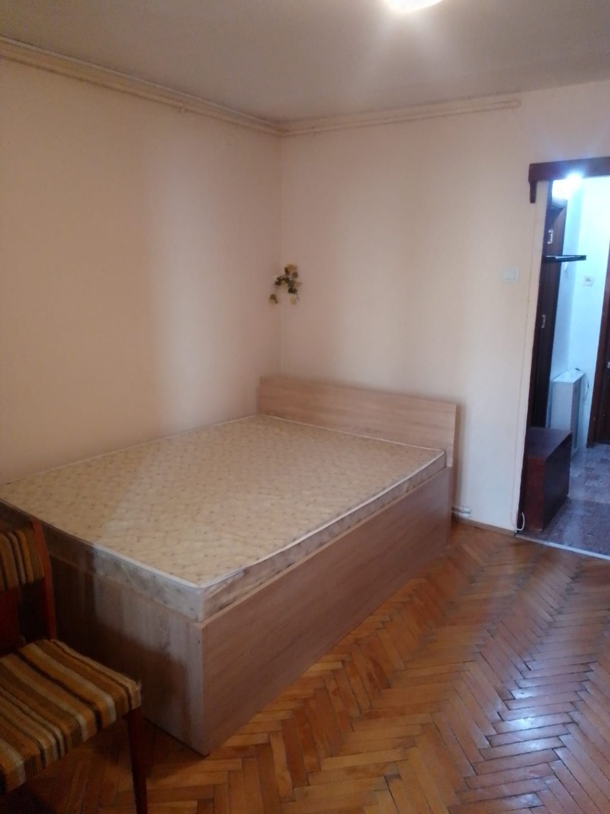 Închiriez garsoniera în 7 Noiembrie