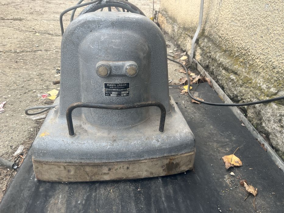 Mașină electrică de șlefuit parchet profesionala cu banda abrazivă.