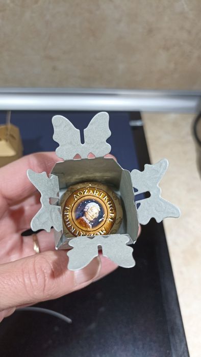 Кутийка за малки подаръчета с пеперуда