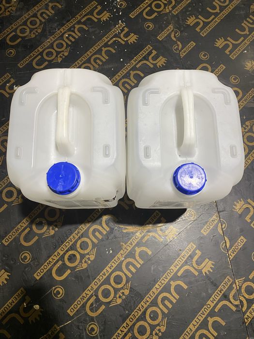 Пластмасови туби 30л и 65л и 20л