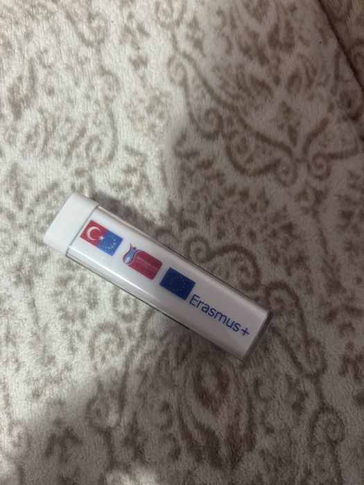 Vand 2 beterii externe la pachet!