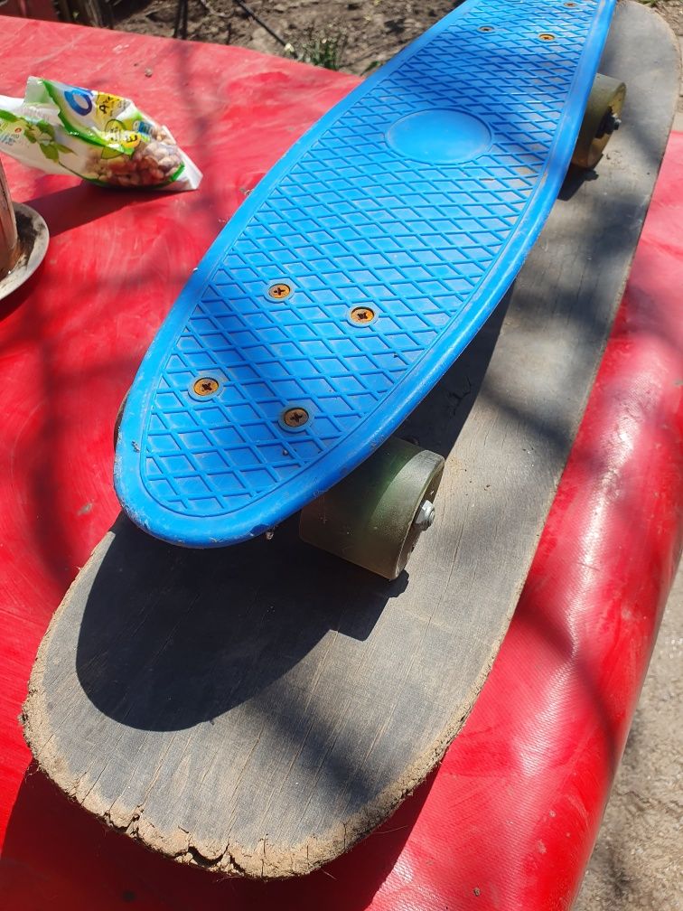 Vând pennyboard , skateboard și mănuși de box