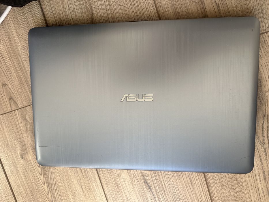 Asus vivobook с зарядкой и чехлом