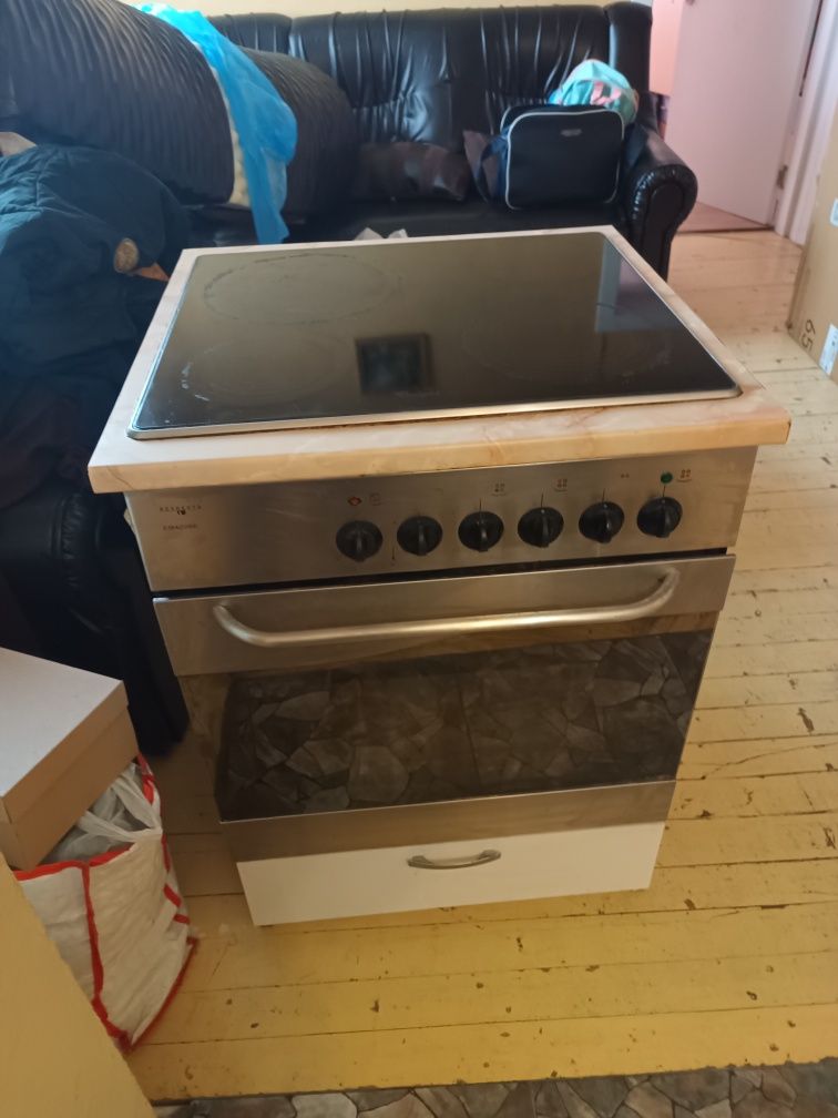 Продавам фурна за вграждане със котлони