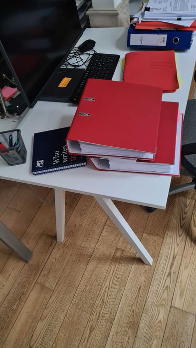 De vanzare birou alb