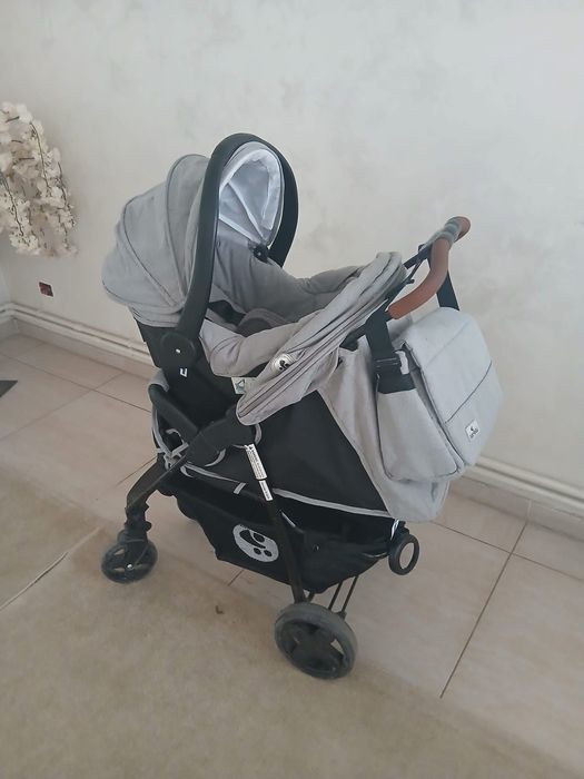 Vand carucior in stare buna