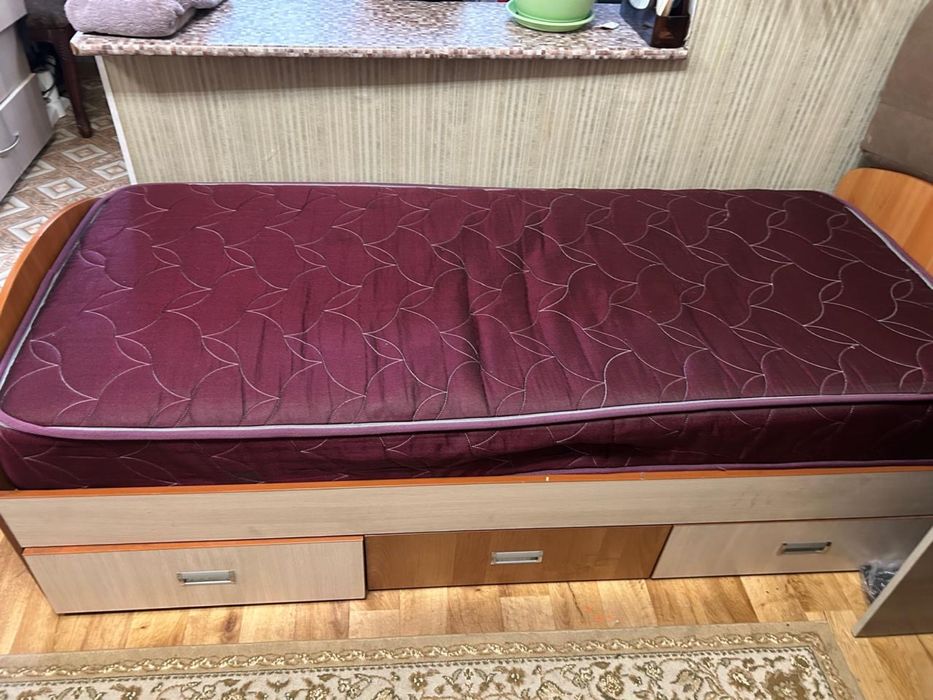 Кровать с ортопедическим матрасом