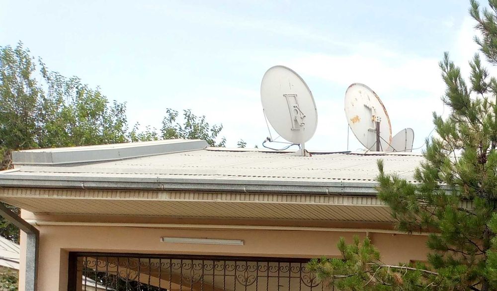 Тюнер  и спутниковая антенна с головками за все 250 тысяч