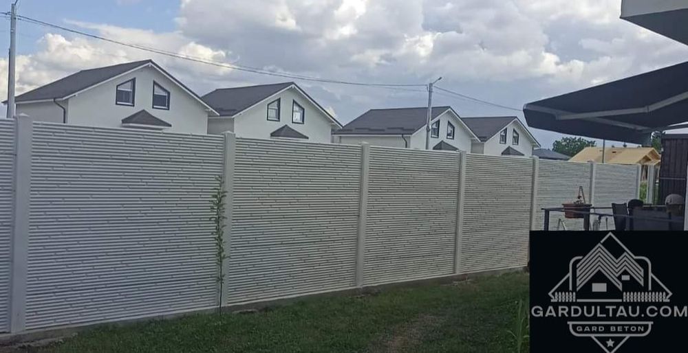 Gard din placi prefabricate din beton armat