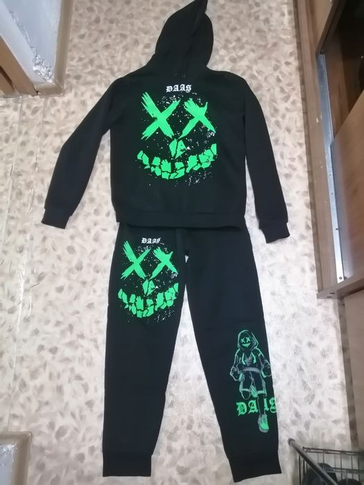 Продам спортивный костюм