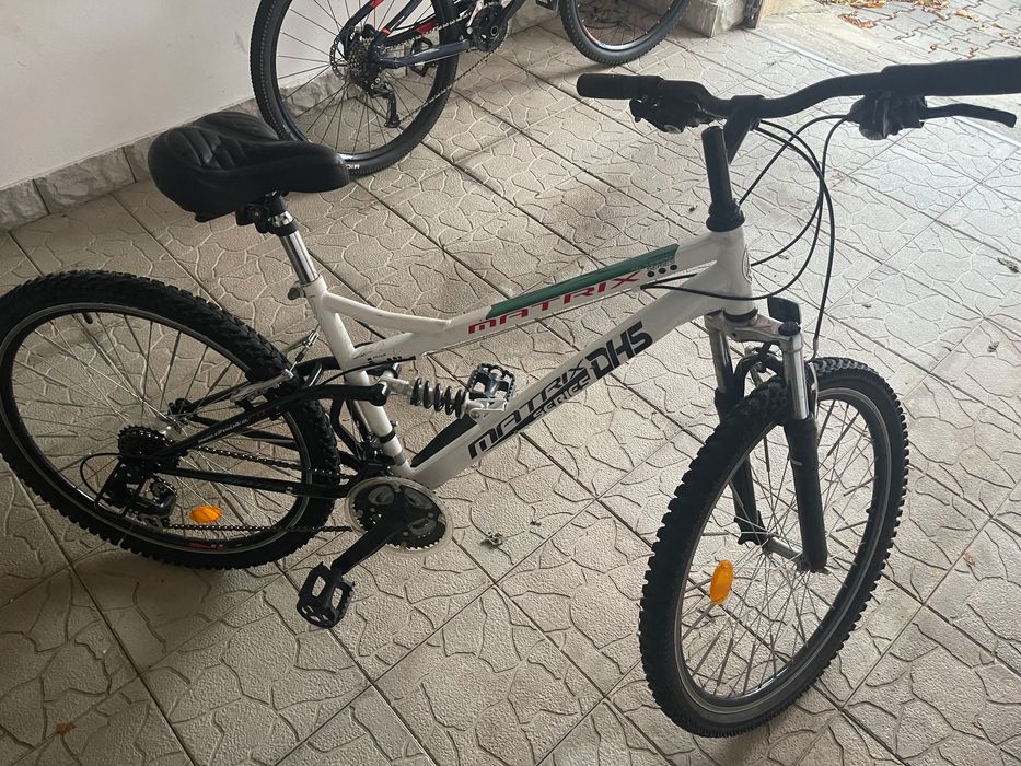 Bicicletă full suspension