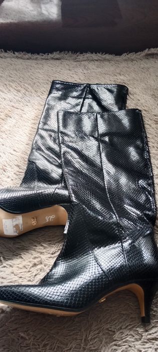 Новые сапожки продам за а полцены