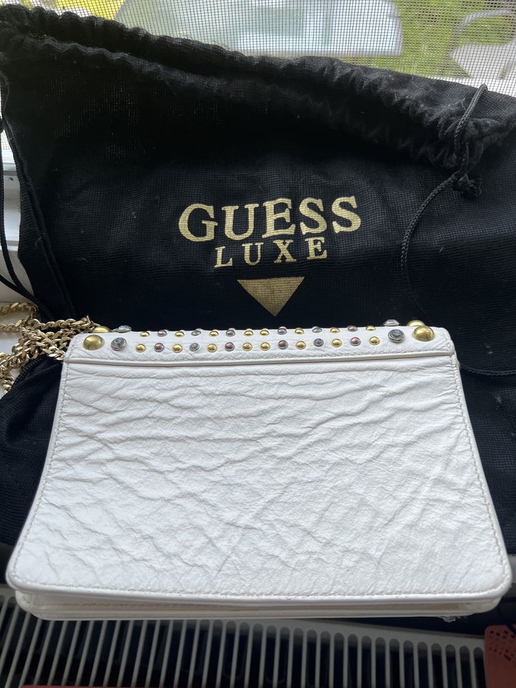 Чантичка Guess