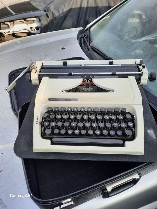 Ръчна пишешта машина.