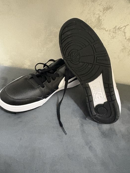 Adidasi nike full force.