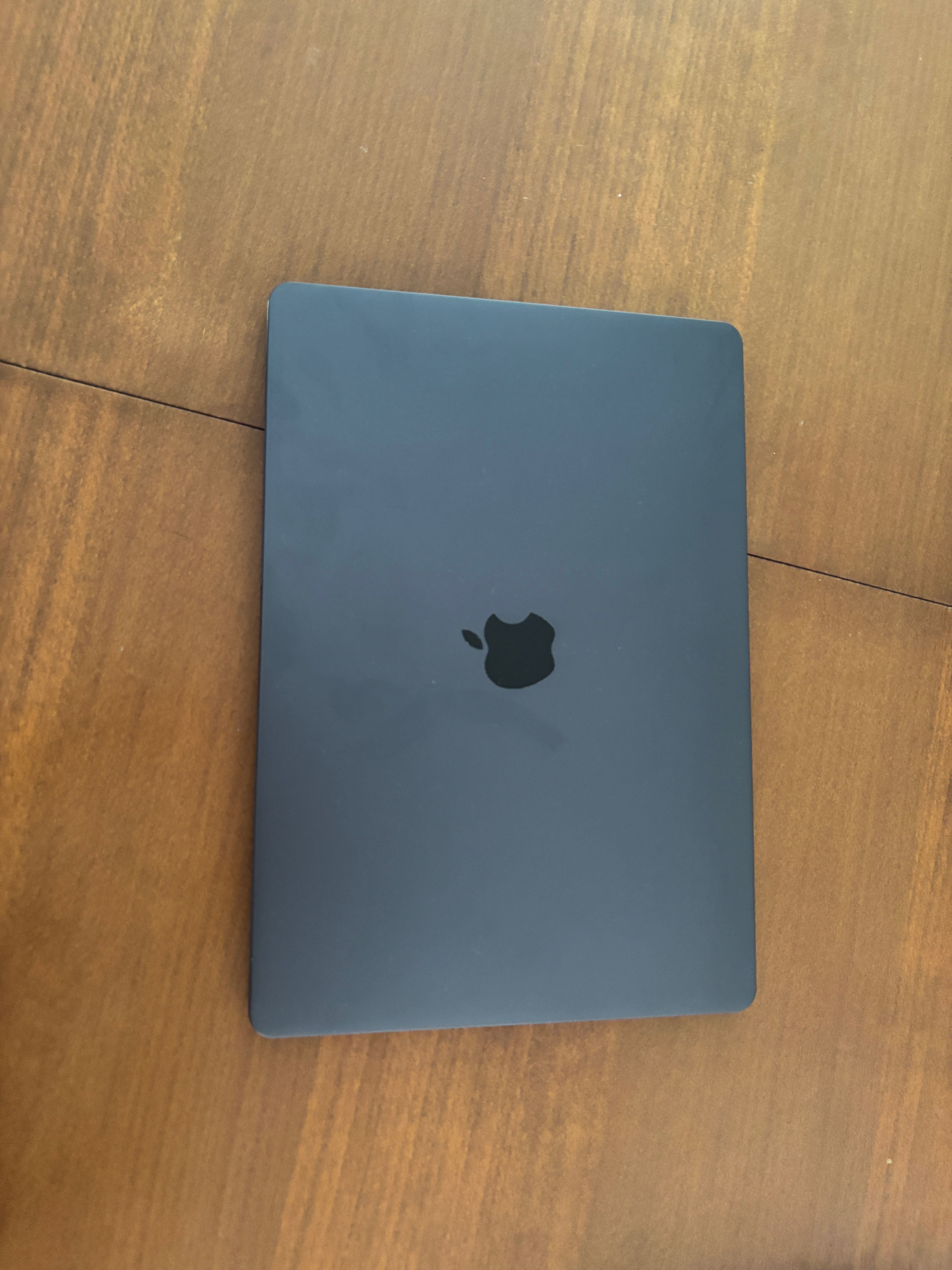 Mac Book Air M2 15” 2023 - 8 gb RAM, 512 SSD (Намалена цена)