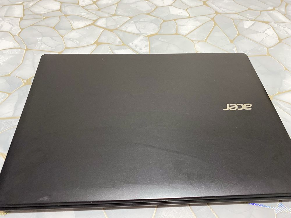 Notebook acer komyuter sotiladi