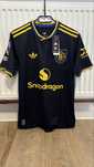 Vanzare tricou Manchester United 3’rd kit sezon 2025/2026