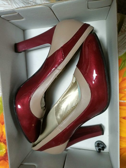 Vând pantofi dama  din piele, eleganți