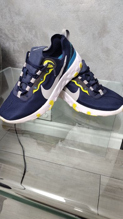 Vând adidași Nike