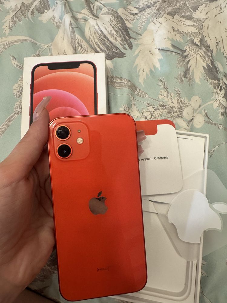 iPhone 12 - телефон