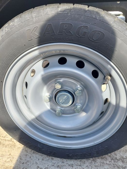 Vând platforma Taurus 2000kg noua!