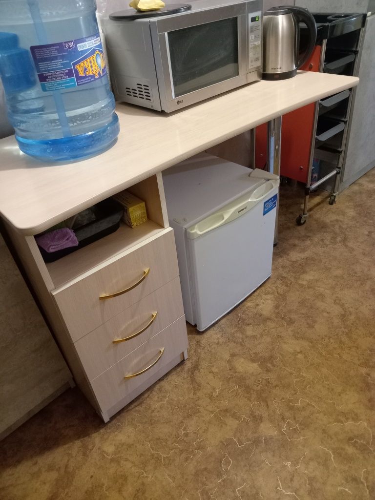 Маникюрный стол ,б/у, состояние хорошее