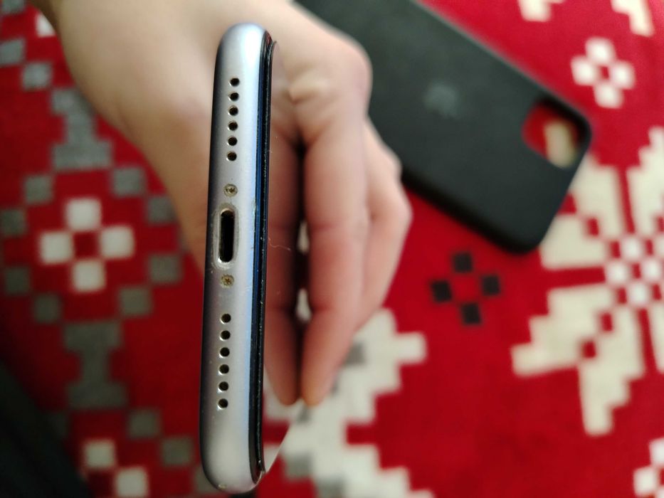 Продавам iPhone 11 64gb