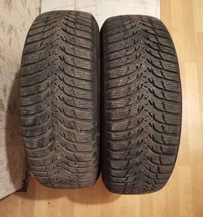 Продавам 2 броя зимни гуми 195.65.15 на 1 сезон дот 2019 KUMHO