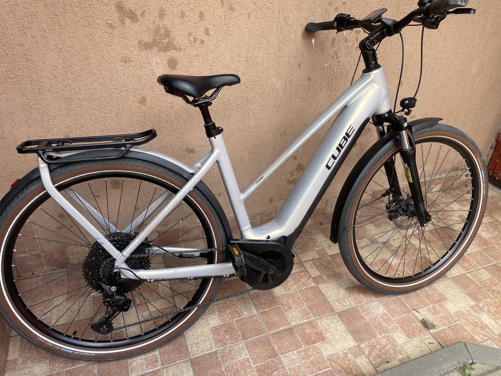 Bicicleta electrica(ebike)Trekking"Cube"Bosch Smart System