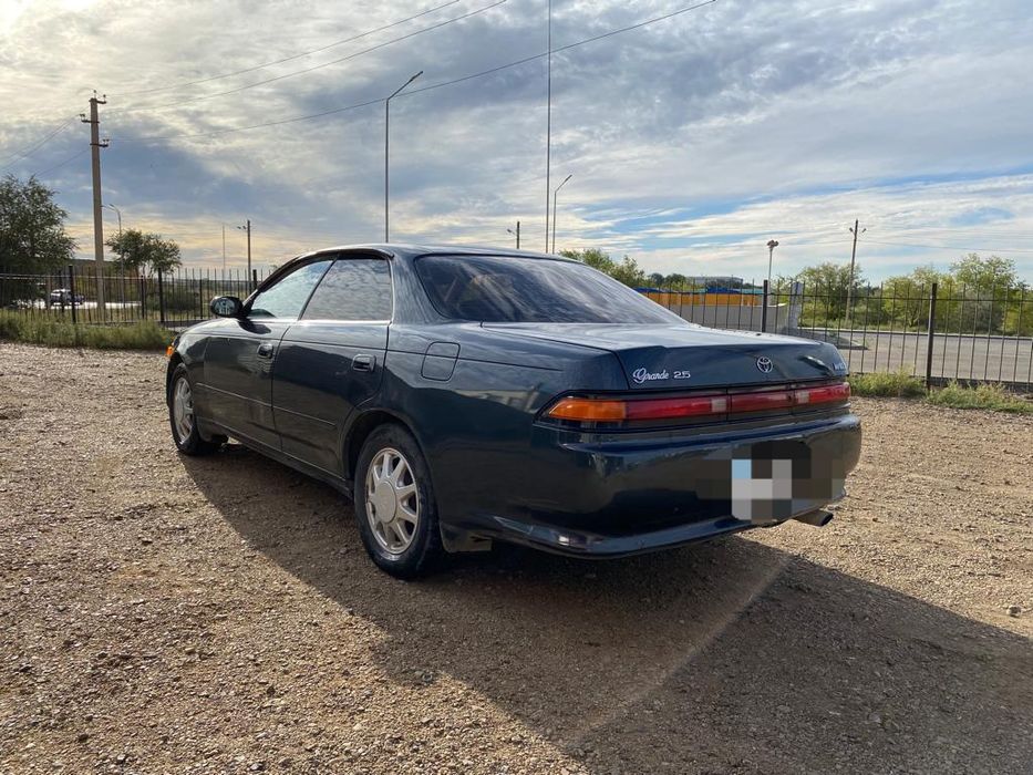 Продам машину Марк 2