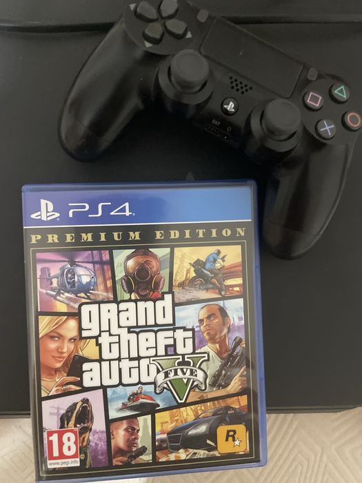 Consola Playstation 4 cu un controller la pachet cu 6 jocuri