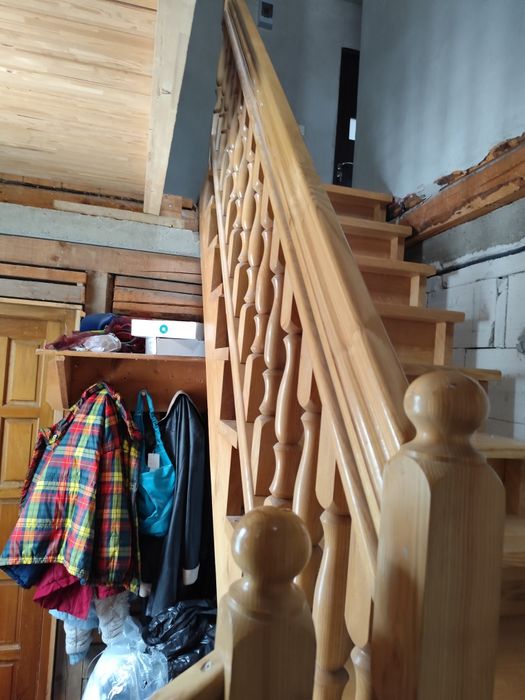 Vând scări stejar,1.70m.inaltime,3 trepte popas ,+10 trepte.informatie