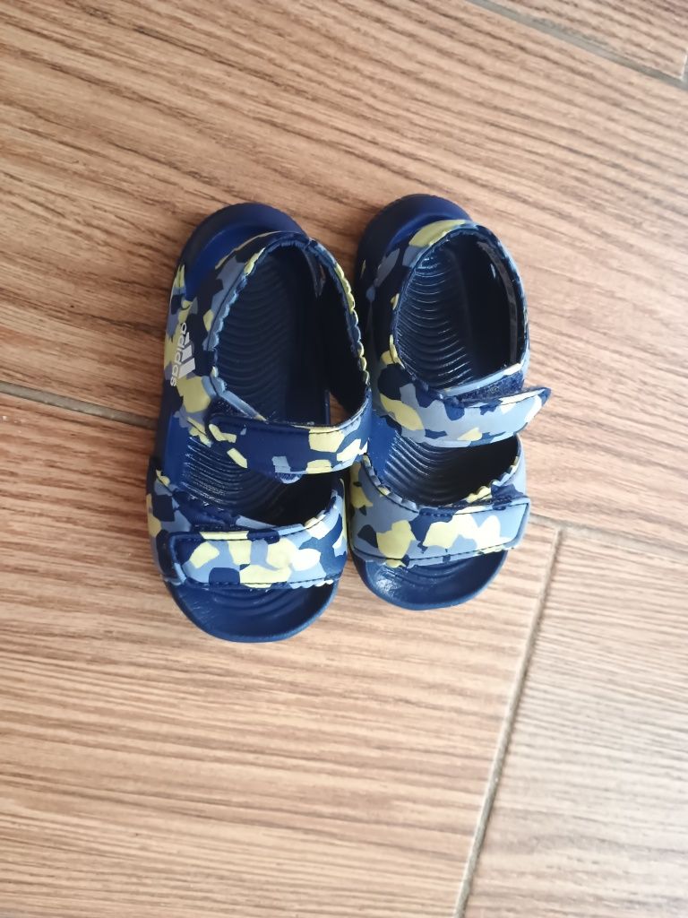 Vând sandale adidas copii 22