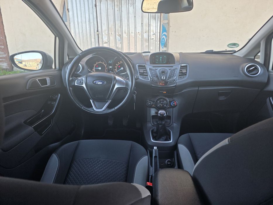 Ford fiesta Sync Edition 1,3 Benzină