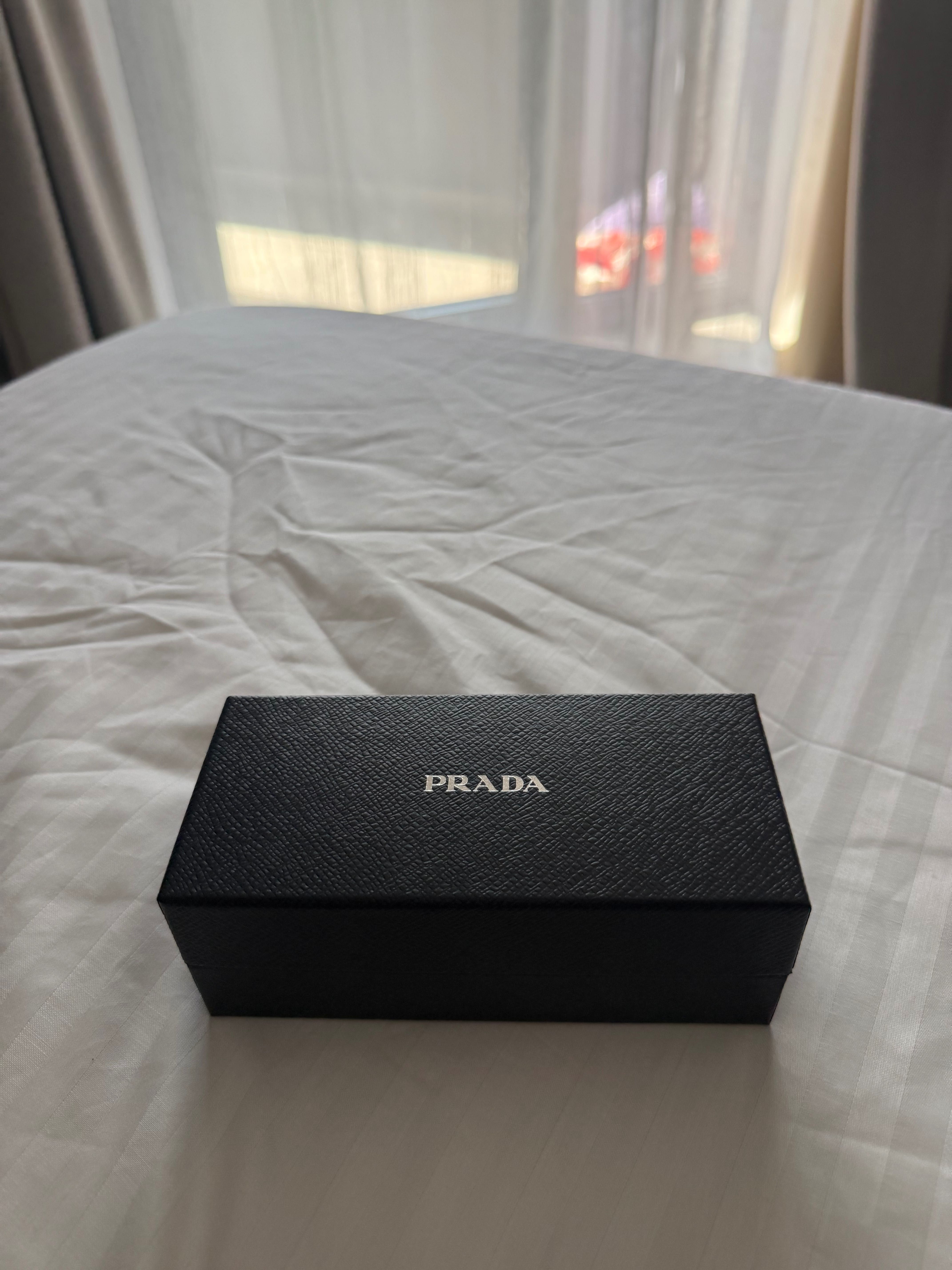 Дамски слънчеви очила PRADA