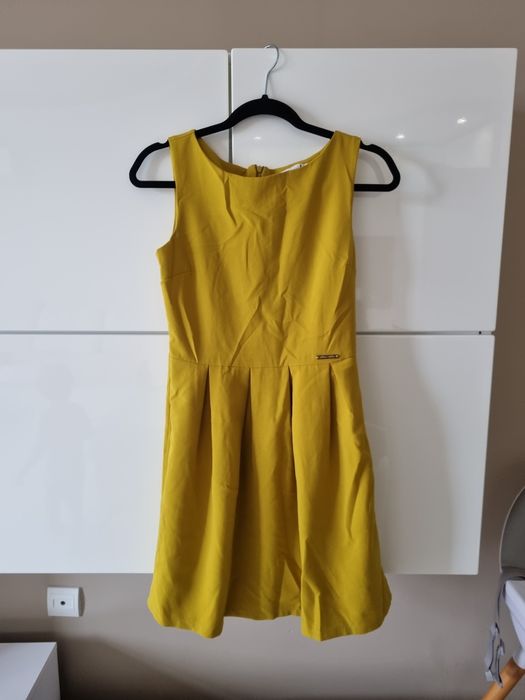 Рокля в цвят шам фъстък